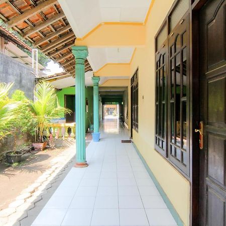 Losmen Melati Hotel Bantul Esterno foto