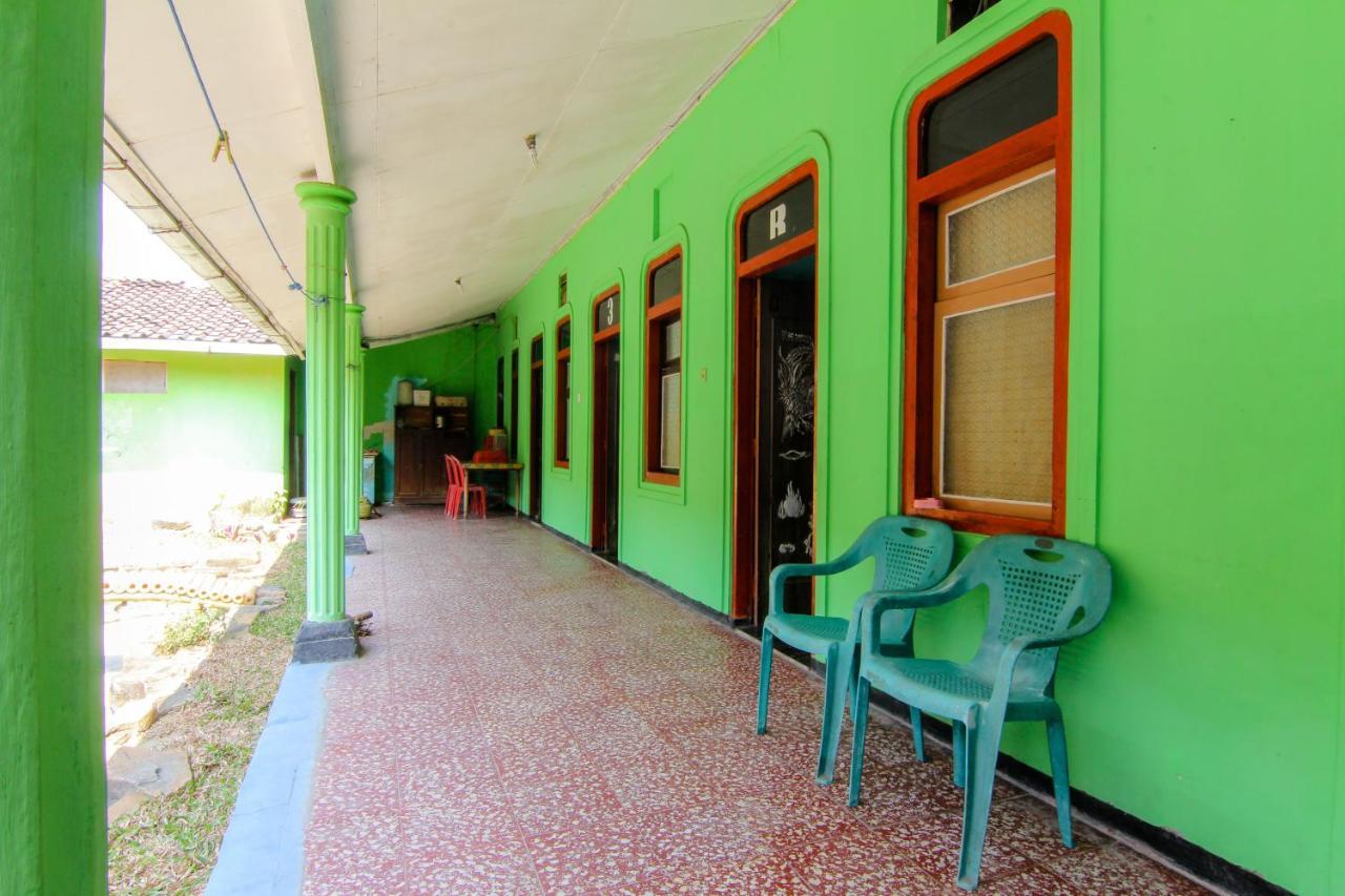 Losmen Melati Hotel Bantul Esterno foto