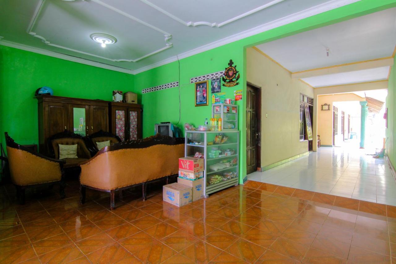 Losmen Melati Hotel Bantul Esterno foto