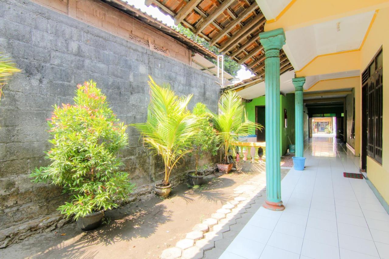 Losmen Melati Hotel Bantul Esterno foto